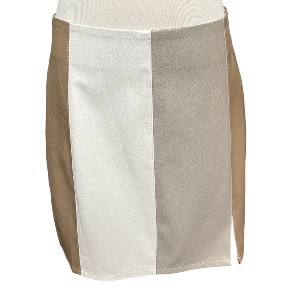 NWT Le Lis Collection Vegan Leather Striped Neutral Women’s Skirt Size Large